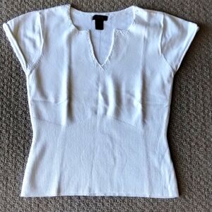 Que white knitted top. Size S.